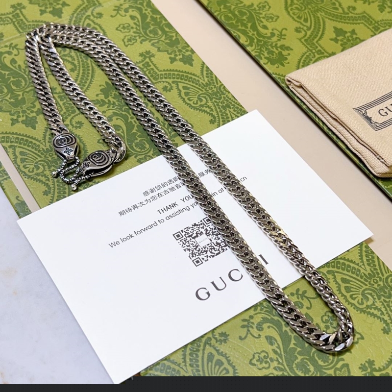 G*u*i necklaces